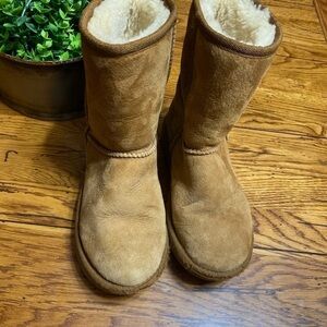 Girls Classic Short Snow Boots Brown Leather Kids Size 4 Sherpa.
